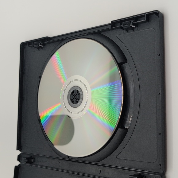 💵2/$10Bundle and Save💵 Hyena Road DVD - Picture 4 of 4